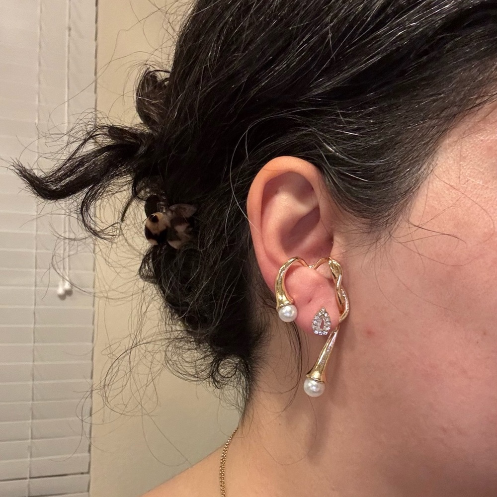 Elegant Gold and Pearl Cuff Earring - Picture 9 of 9